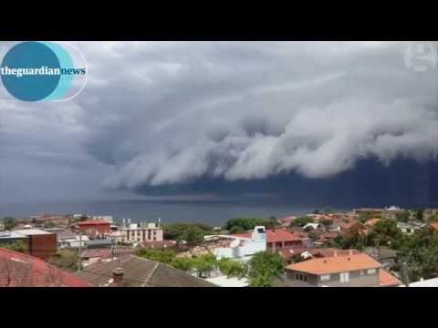 'Cloud tsunami' rolls in over Sydney