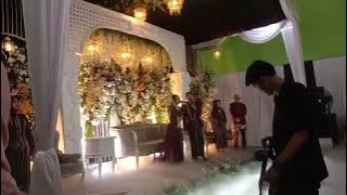Live music Rifat feat Eri yang judulnya Kursi Pelaminan