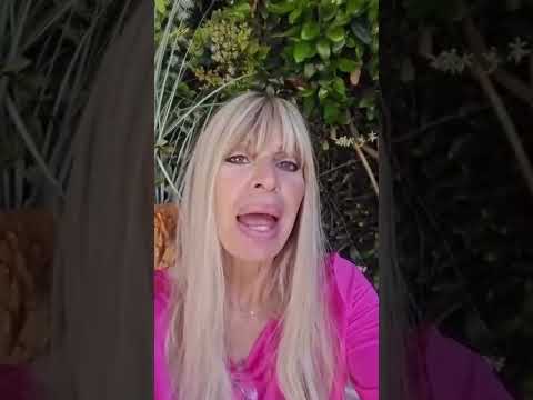 Video Alessandra Mussolini risponde ad Antonella Elia: io ti ho invitato per il mio compleanno
