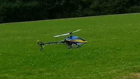 V450D03 - 04 - Still practising half-piro flips...