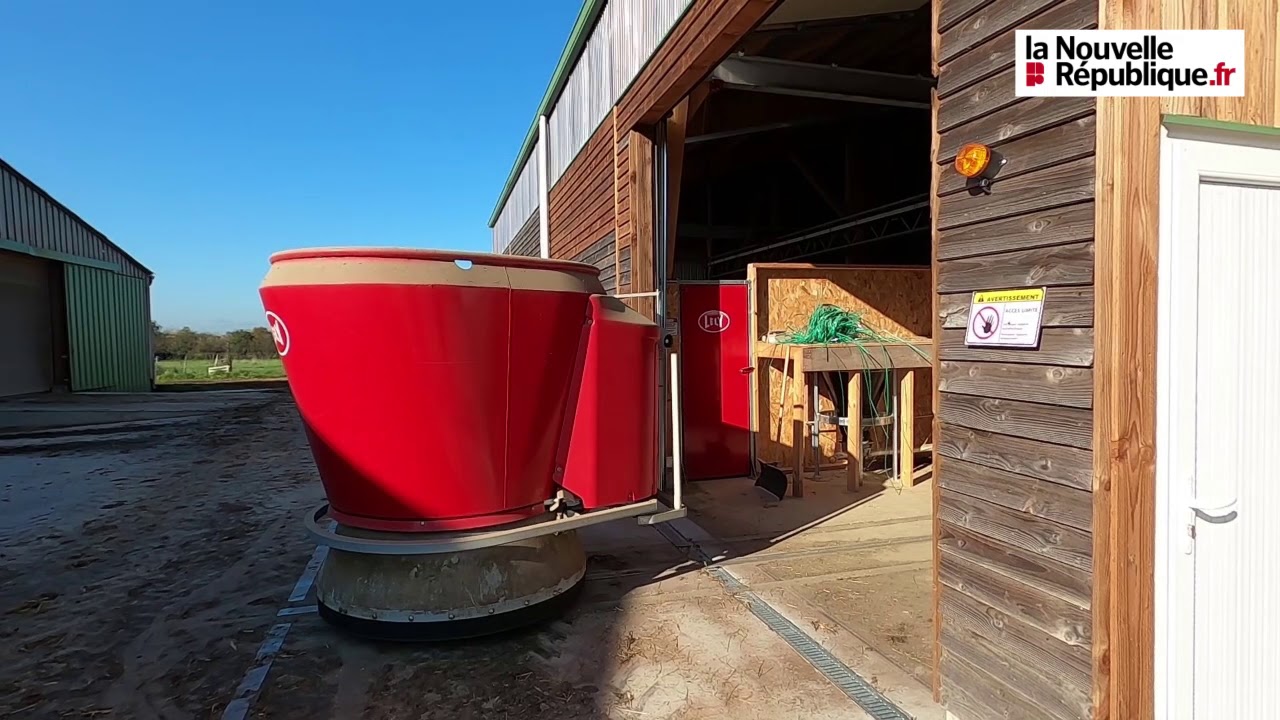 VIDÉO. A Noirterre (Bressuire), un robot autonome alimente près de 920 chèvres, brebis et agnelles