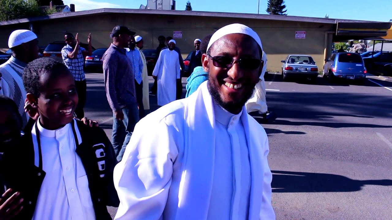 Abubakr Youth Dawah Basketball Court Imam Sh Axmed Nur first shot. - YouTube