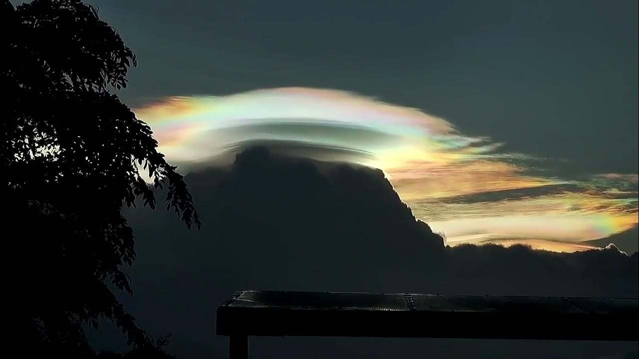 Радуга необыкновенное явление оно одновременно огэ. Радуга для презентации. Американская радуга. Картинка спектра радуги в каплях. Радуга необыкновенное явление оно одновременно огэ.