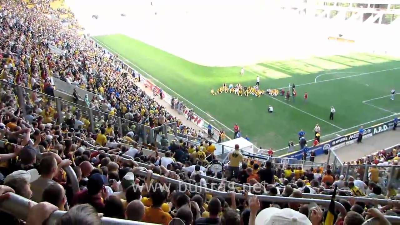 Dynamo Dresden vs. Werder Bremen II - YouTube