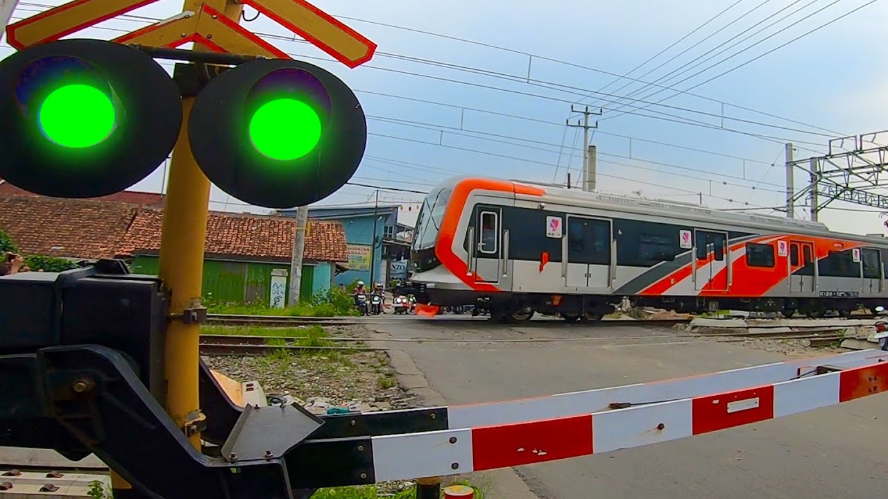 Palang Pintu Kereta Api NEVER GREEN ALKMAAR | RAILWAYS CROSSING 11