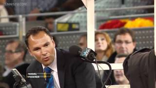 Roger Federer - Ballgirl Distraction ! (HD)