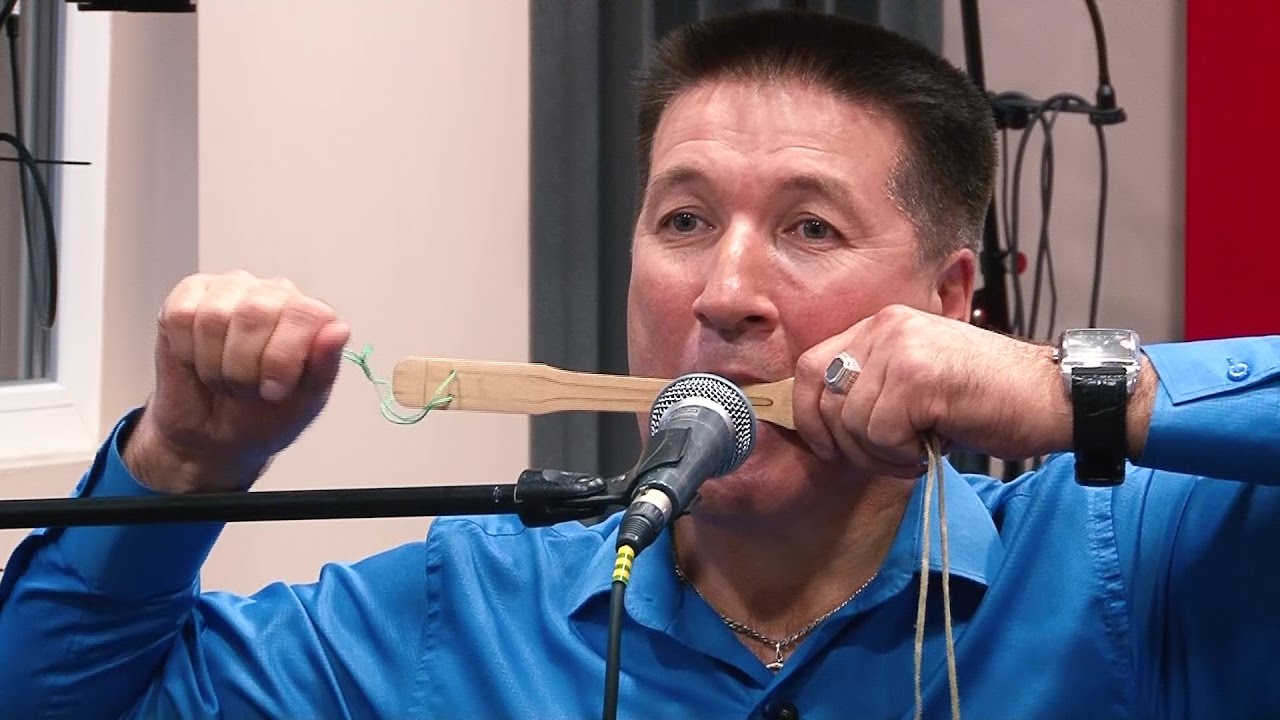 Шұлықтарды кискаға итеріп жатқан бейне Әйелдің катетері порно