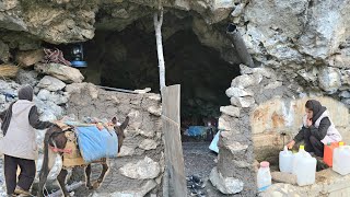 Download Lagu Survival in a Mountain Cave ⛰️: A Nomadic Woman's Efforts to Bring Water 💧 from a Spring 🐴 MP3