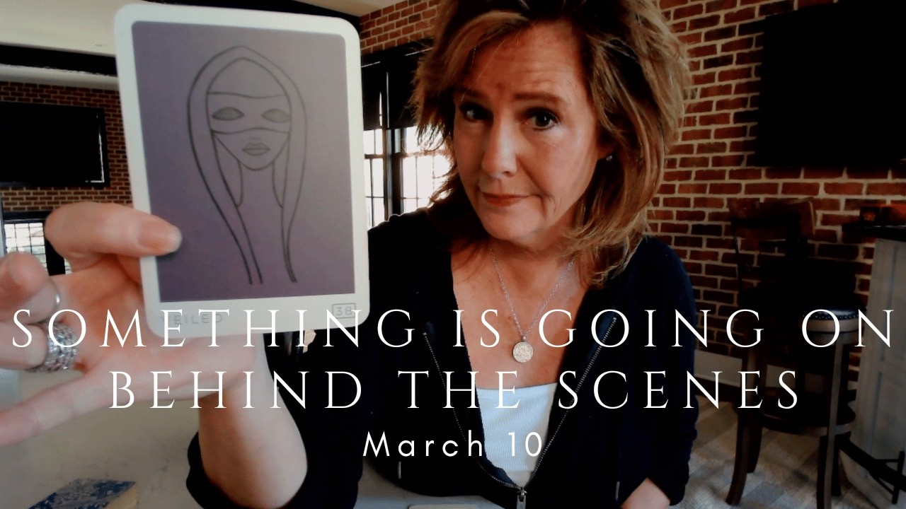 Ваше ежедневное гадание на Таро: Что-то происходит за кулисами | Руководство по духовному пути