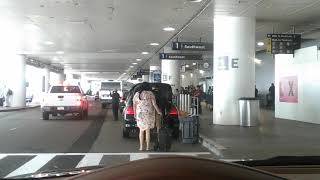 Navigating Los Angeles LAX with Uber and Lyft