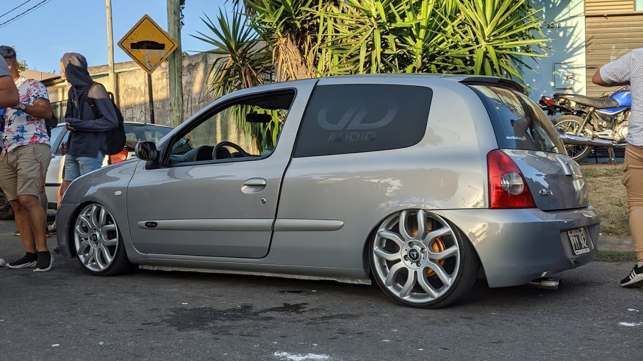 ESCUCHANDO RKT: ESA NALGA BRINCA ➕ COMO EMPIEZA A REBOTAR - POR LA CALLE EN UN AUTO RE PICANTE