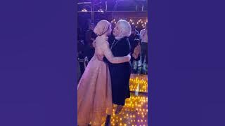 اما تكون ام العروسه بترقص احسن من العروسه 😂❤️💃