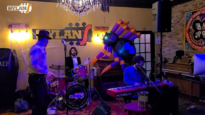 Robert Whaley live at Dylan's Forest Hills in Quee...