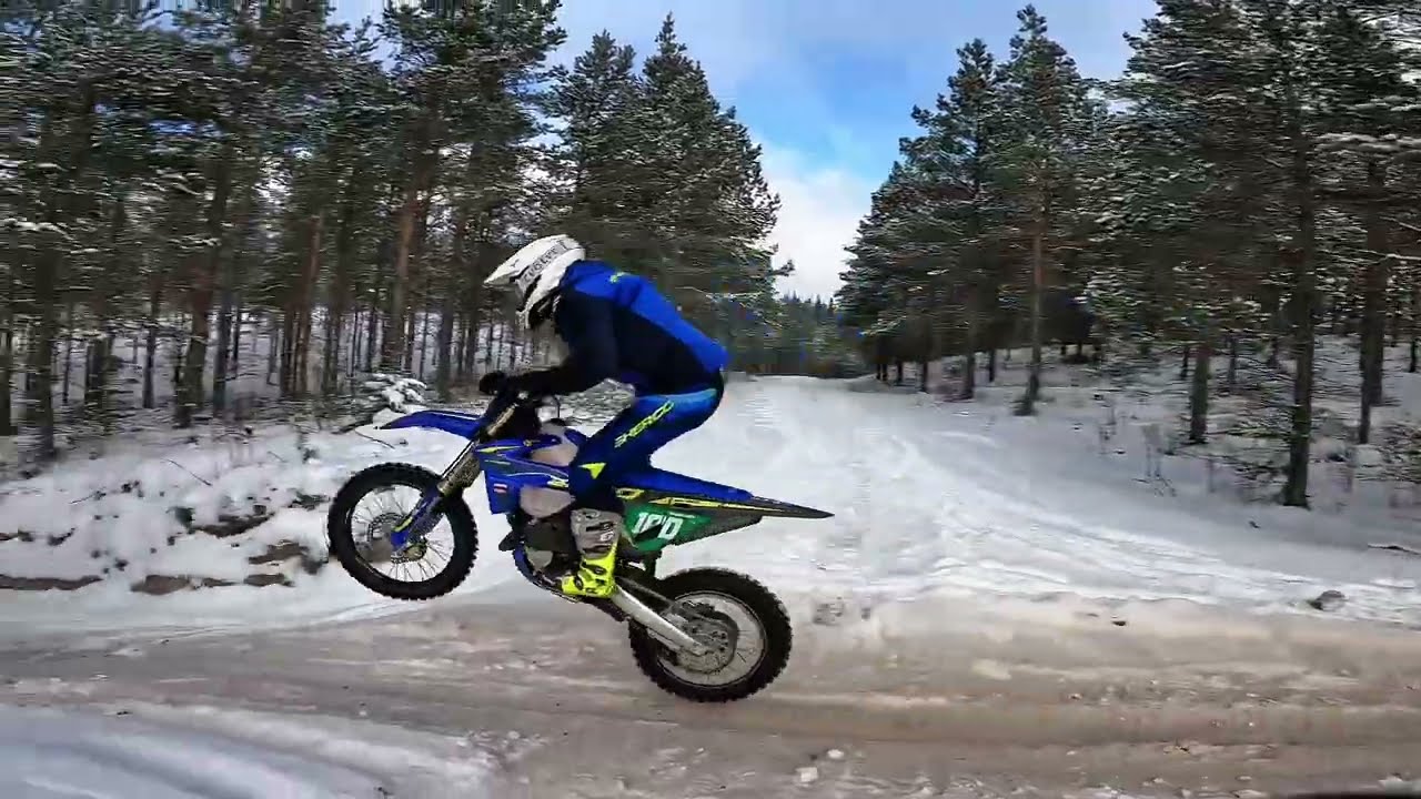 Winter enduro in Sweden | Raw 125cc in snow 