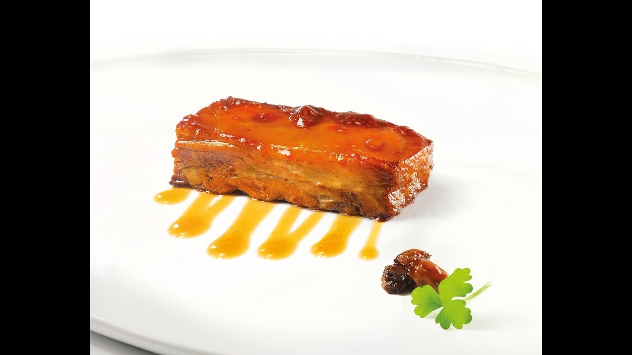Plancha de Cochinillo deshuesado Cascajares - YouTube