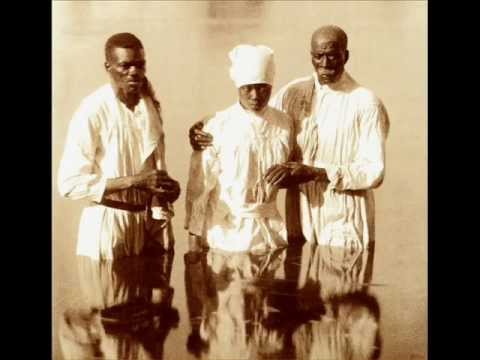 Uncle Dave Macon And His Fruit Jar Drinkers - Shall We Gather At The River