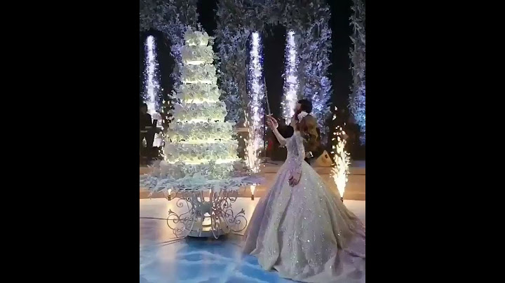 OMG!! Watch the Biggest & Grandest Cake Cutting in the Wedding.. 😱