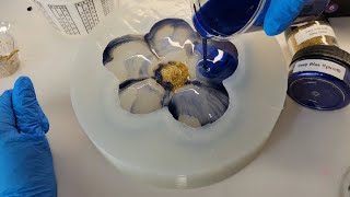 Trying the huge silicone mold I made last week | Resin dirty pour | Making a huge resin flower