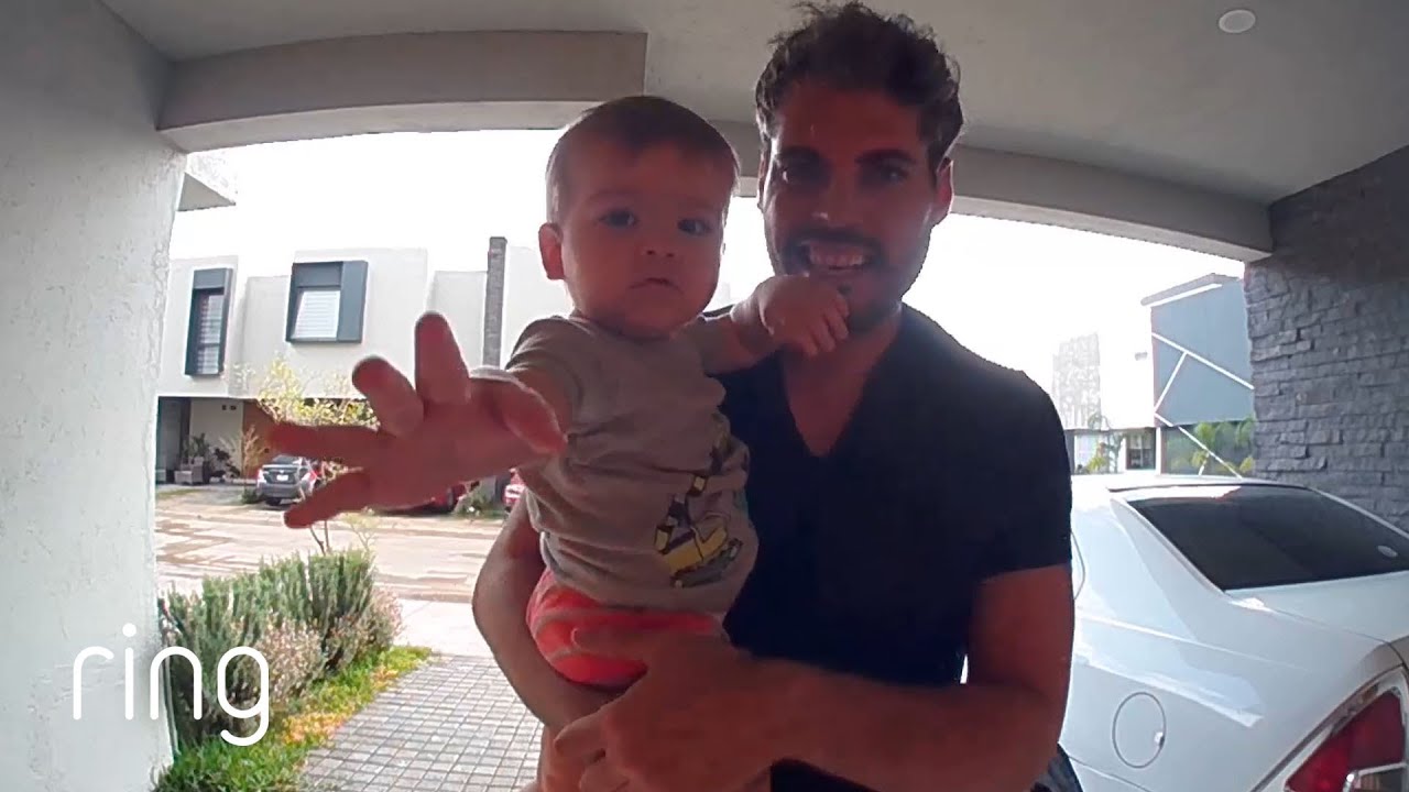 Здорово! Папа и малыш общаются с мамой по двусторонней связи | RingTV