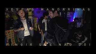 Video thumbnail of "Vespas Mandarinas - Fingir Que Não Dói (clipe oficial)"