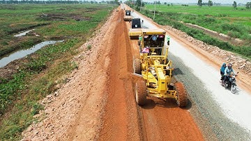Excellent Processing: Mixing Gravel Techniques Using A KOMATSU Grader To Make Foundation Roads