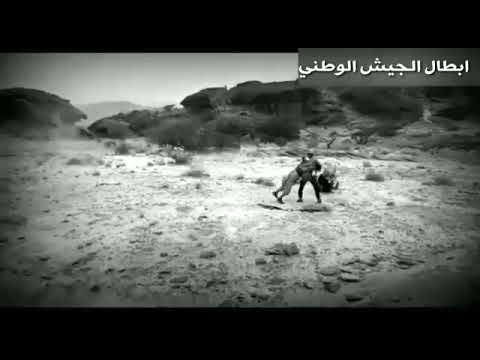 مشهد بطولي لااحد أبطال الجيش الوطني أثناء إنقاذ زميله الجريح والسماء تمطر عليه رصاص