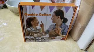 Halloween Cookie Cutters and Treat Bags Review