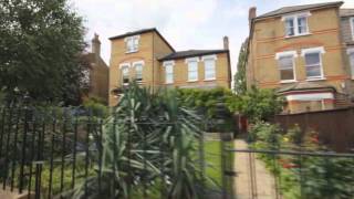 Forest Hill. (walking around the neighbourhood) UK