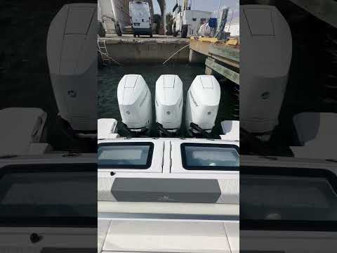39CC Center Console Bertram Yachts