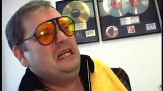 L.A. UNDERSCORE-(Dreamland) "Leo's chew toy" Cool Video
