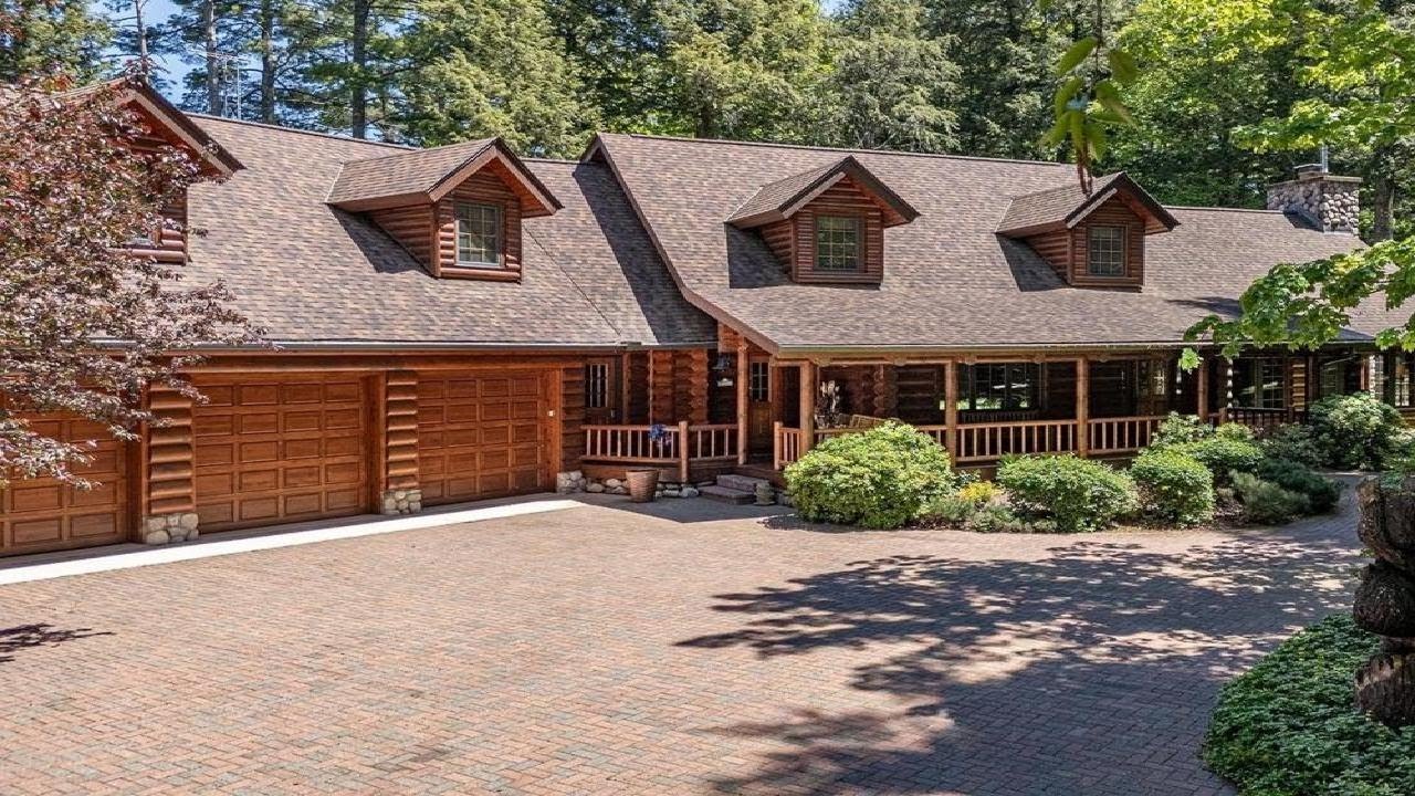 6274 FOREST LAKE RD W, Land O Lakes, WI Presented by Julie Winter-Paez.