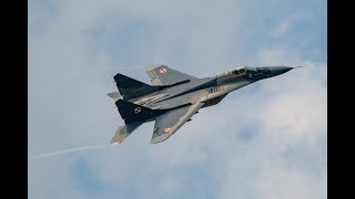 MiG-29 Fulcrum Drivers Demo Team - Air Show Radom 2017