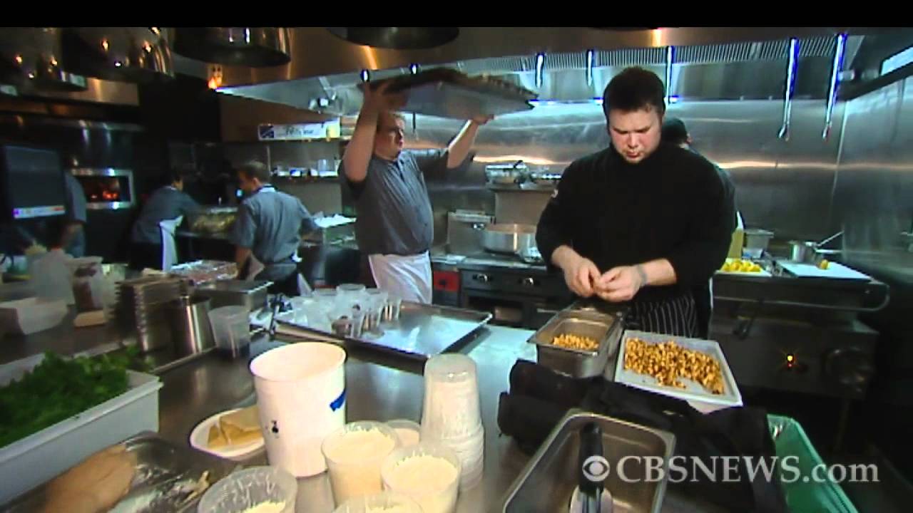 "Top Chef" vet packs knives for DC