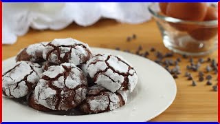 HOW TO MAKE CHOCOLATE CRINKLE COOKIES RECIPE by ItalianCakes USA
HOW TO MAKE CHOCOLATE CRINKLE COOKIES RECIPE by ItalianCakes USA
Subscribe: http://bit.ly/italiancakesUSA
Today we offer you some fantastic chocolate biscuits. They are crunchy biscuits with a soft chocolate heart. The ingredients are very simple and the preparation is quick and easy.
Ingredients crinkle cookies:
- 180 grams of dark chocolate
- 75 grams of butter
- 200 grams of flour
- half a teaspoon of baking powder
- 2 eggs
- 150 grams of granulated sugar
- 100 gr of icing sugar
ItalianCakes: the basics of pastry making and cake decorating. Recipes and tutorials step by step to make italian desserts, sweets and cake decorating (birthday cakes, wedding cakes, etc.) using sugar paste, whipped cream, vegetable cream, royal icing, buttercream, etc.
Blog: https://www.italiancakes.it
Facebook: https://www.facebook.com/italiancakes
Pinterest: https://www.pinterest.com/italiancakes
Instagram: https://www.instagram.com/italiancakesit
Twitter: https://www.twitter.com/italiancakesit HOW TO MAKE CHOCOLATE CRINKLE COOKIES RECIPE by ItalianCakes USA