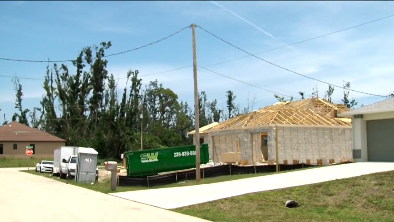Man caught on camera stealing lumber from Cape Coral home - YouTube