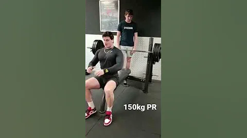 20y/o benches 150kg for the first time and chokes on smelling salts
