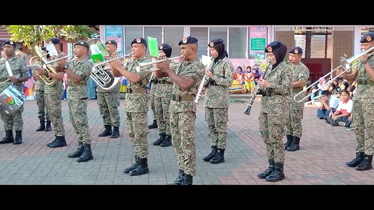 PERSEMBAHAN PANCARAGAM ASKAR WATANIAH DI SK GELUGOR SEMPENA PENUTUP HARI KEMERDEKAAN.