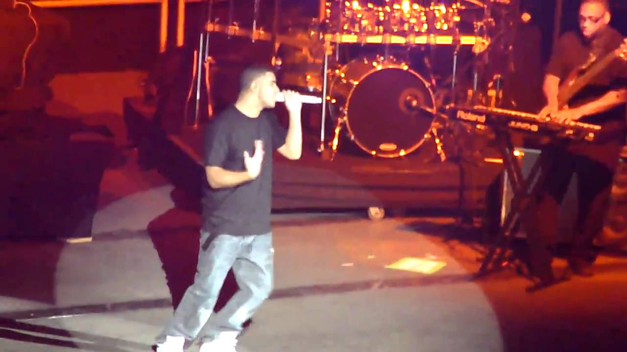 Drake dancing to Bedrock in Syracuse,NY YouTube