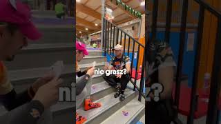 Chyba nie tak się gra w karty ?!