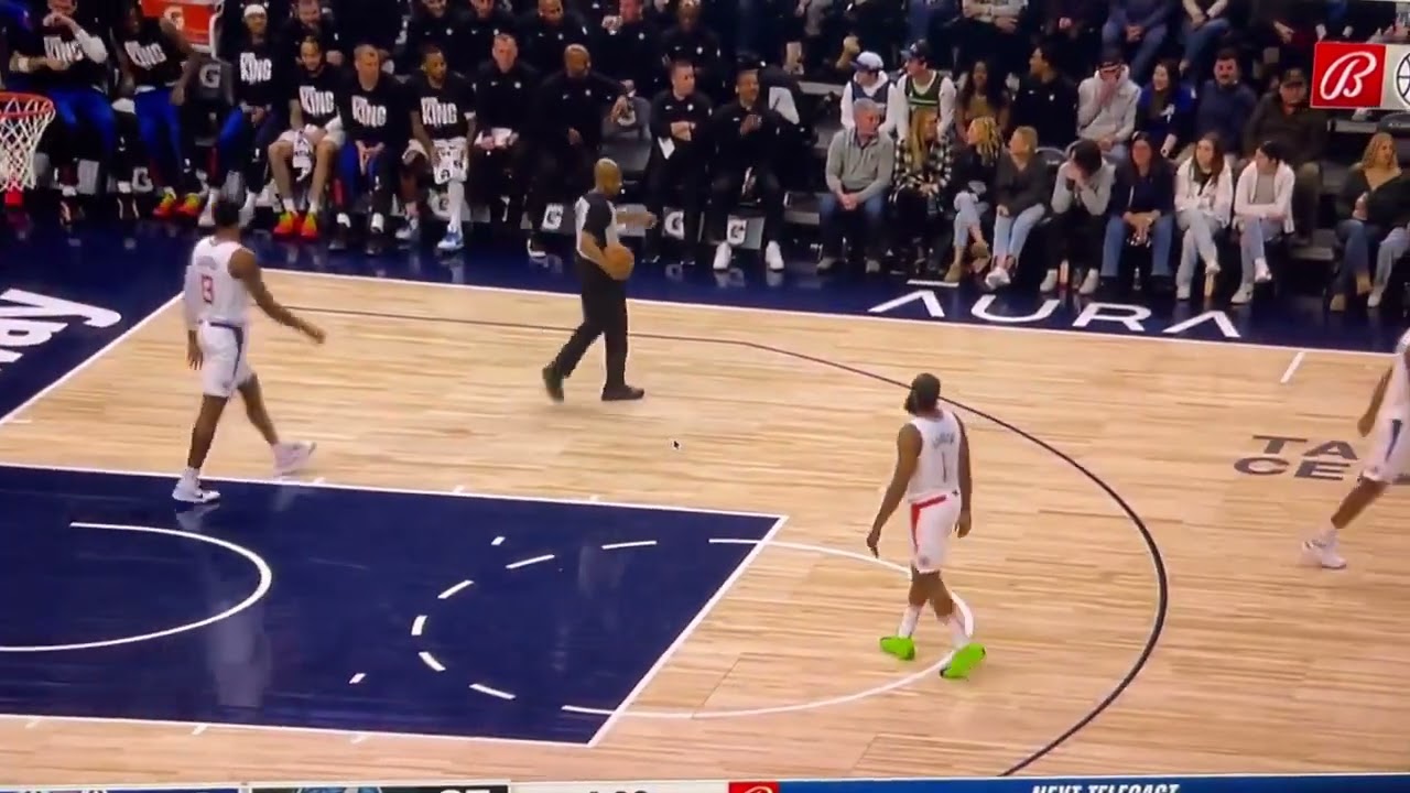 Clippers bench trolling Rudy Gobert's airball free throw 😂 | 