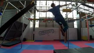 One arm lache / Monkey swing / Flying Monkey