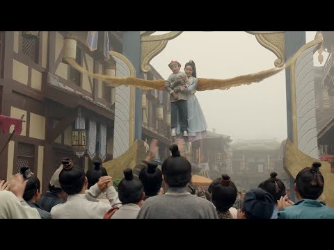 The girl suddenly grew golden wings! Everyone knelt down：She is the future empress