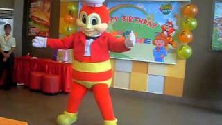 Cute Jollibee Dancing