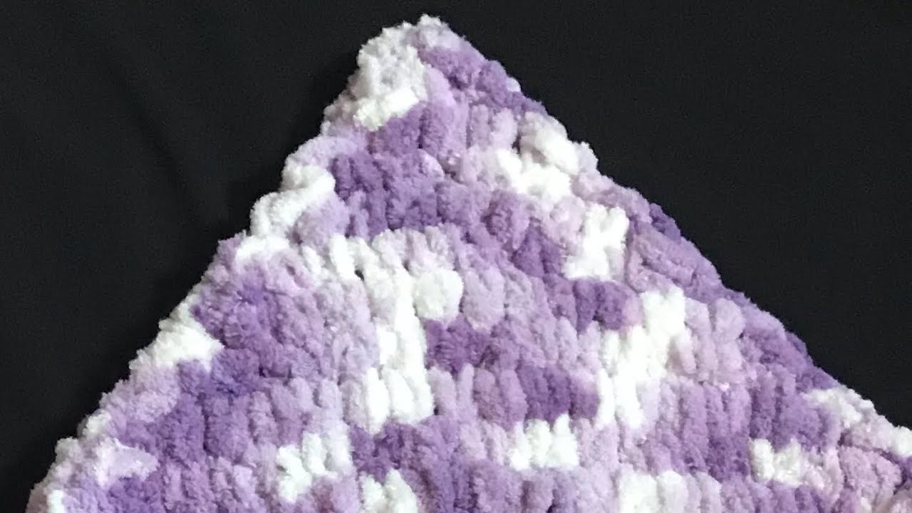 طريقة عمل شال مثلث بخيط او زنط لكوفرتة البافى #للمبتدئين