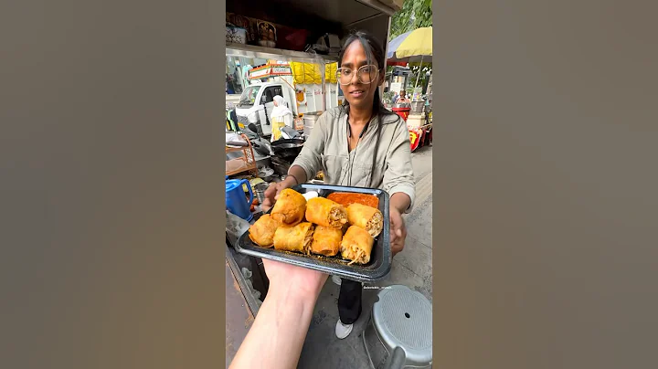 Hardworking 24 yr old girl selling Spring Rolls 😱😳 #streetfood #springroll #delhi #shorts