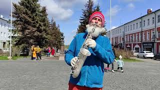 На улице города Рыбинска. Попурри на мелодии военных лет.