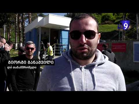 გაფიცვის მესამე დღე - მუშები ბორჯომის ორივე ქარხანასთან შეიკრიბნენ