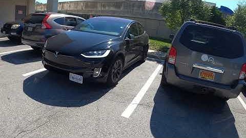 "Walk-away" Summon and Tesla Summon - Short