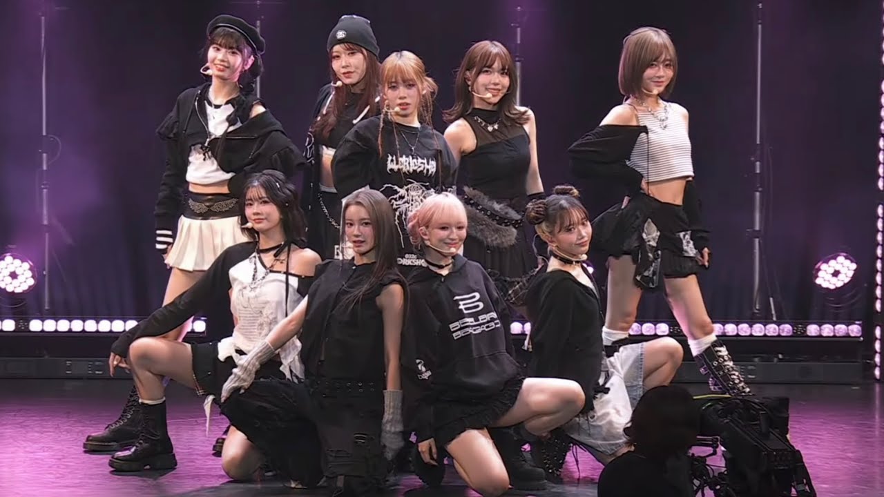 𝐌𝐄:𝐈 𝟏𝐒𝐓 𝐀𝐋𝐁𝐔𝐌『𝐖𝐇𝐎 𝐈 𝐀𝐌』リリース記念 SHOWCASE