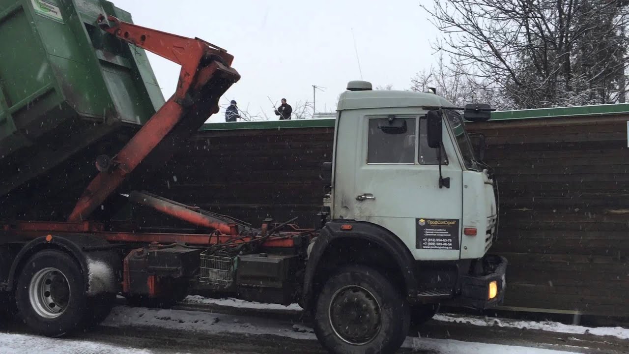 Вывоз и погрузка строительного мусора после демонтажа деревянного дома ...